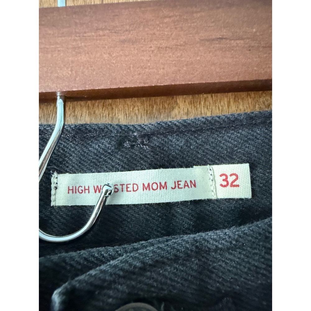 Levi's sz 32 Black High Waisted Distressed Mom Jean Streetwear Casual Everyday - Picture 6 of 8